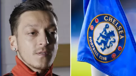 Məsut Özil 'dünyanın ən yaxşı müdafiəçisi' seçilərkən Chelsea'yi qazmağı hədəfləyir